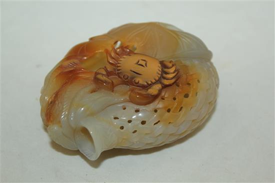 A Chinese agate carving, 7.5cm